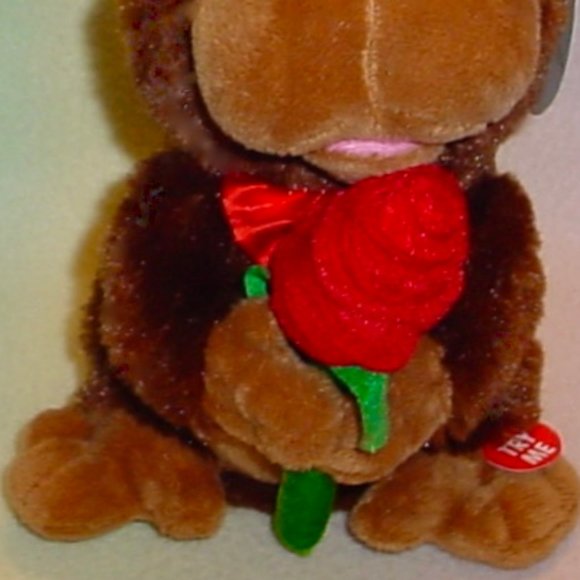 ANIMATED SINGING GORILLA * HOLDING A RED ROSE * 9 IN * SINGS FORGET YOU * - Picture 3 of 3